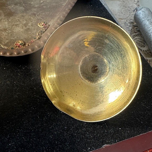 Vintage Brass Spice Set with Floral Design - Picture 6 of 16